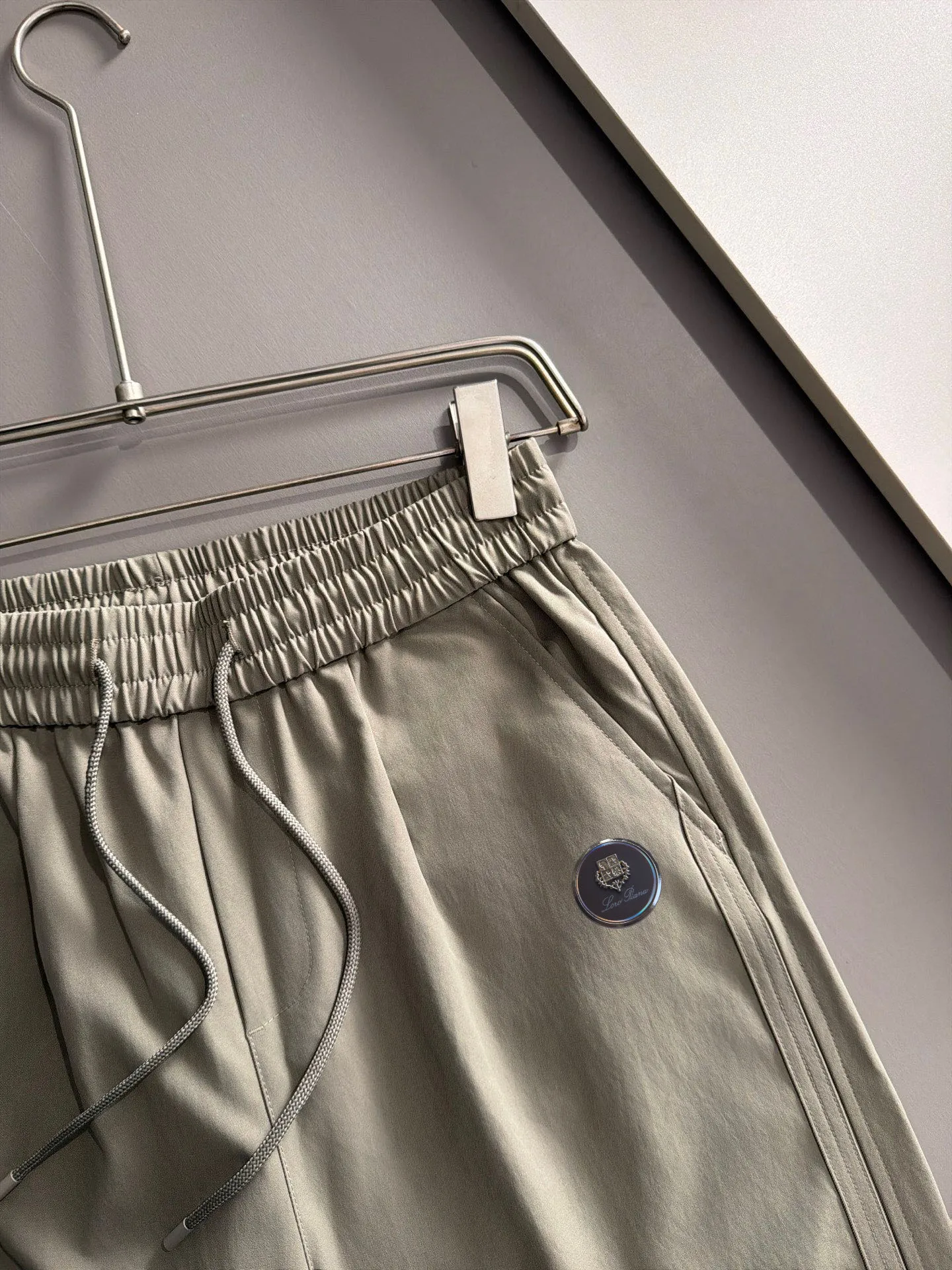 LP 2036 spring and summer New Arrival casual pants, counter-customized fabric Breathable, high comfort, impeccable details, brand element design concept, reflecting high quality. It feels delicate and soft! It presents a casual cut and the upper body shape is great! Sizes:M-4XL